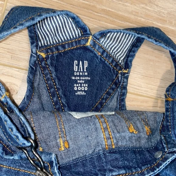 NWOT Baby Gap Denim Overalls 18 to 24 Months - Picture 3 of 4